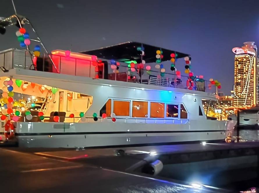 yacht cruise party dubai marina